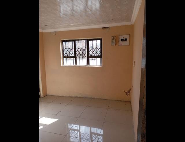 2 BEDROOM HOUSE FOR SALE IN UMLAZI A